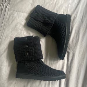 Black knit Uggs